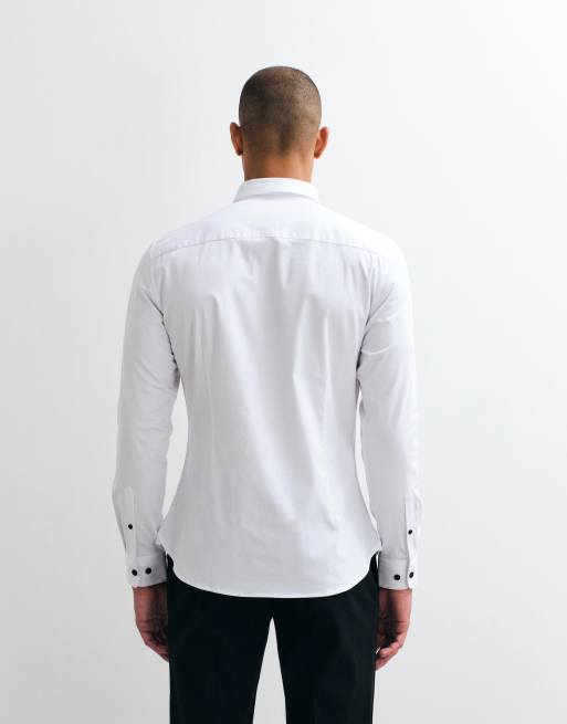 ASOS DESIGN – Vit satinskjorta i slim fit med plisserat bröstkrås, 4 av 5
