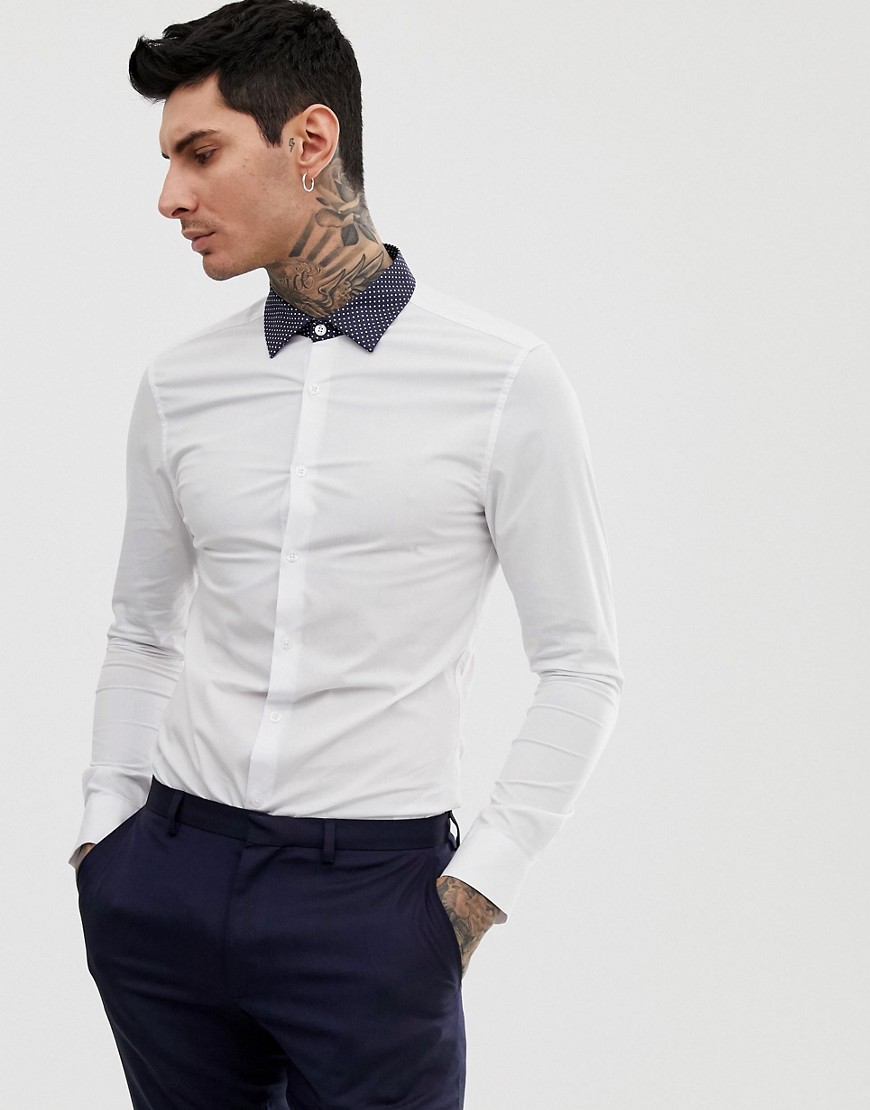 ASOS DESIGN – vit skjorta i skinny fit med kontrasterande marinblå krage med prickar