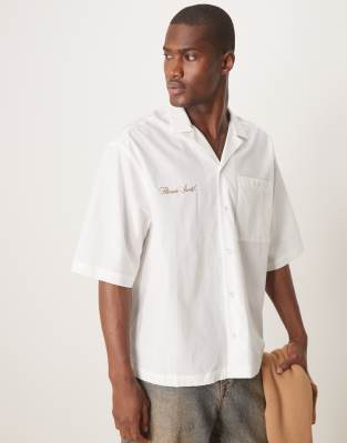 ASOS DESIGN – Vit skjorta med boxig oversize-passform och broderi - view 1