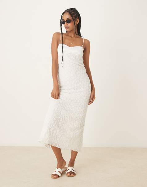 ASOS DESIGN – Vit slipklänning med smala axelband, blombroderi och kontrastfärgad satinbyst - view 1