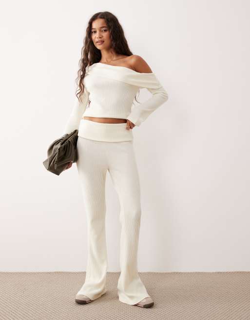 ASOS DESIGN – Vit, supermjuk, borstat ribbad topp med bara axlar och långa ärmar, 2 av 4