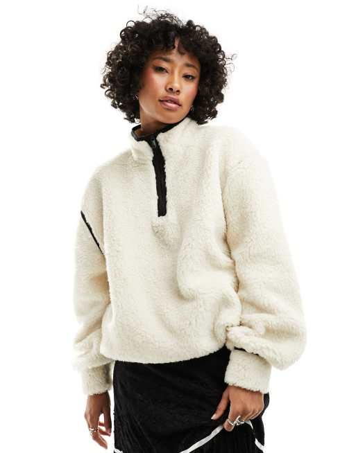 ASOS DESIGN – Vit sweatshirt i teddy med kontrasterande kanter