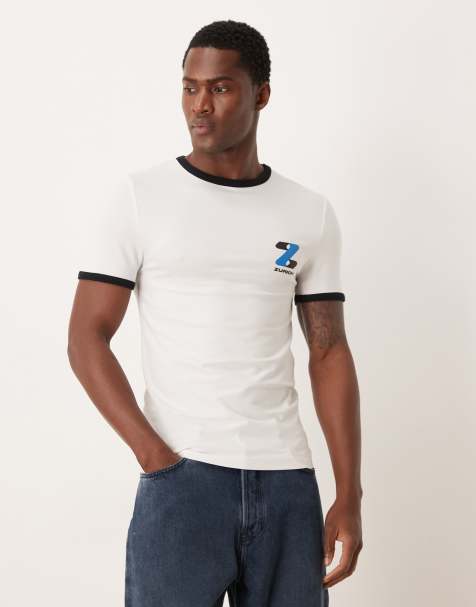 ASOS DESIGN – Vit t-shirt i muscle fit med kantrand och stadstryck på bröstet - view 1