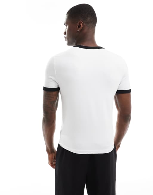 ASOS DESIGN – Vit t-shirt i muscle fit med kantränder och Monaco-tryck, 4 av 4