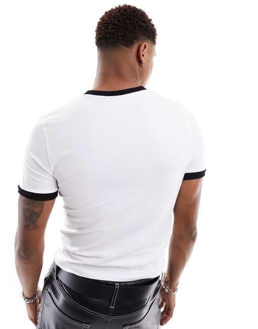 ASOS DESIGN – Vit t-shirt i muscle fit med korstryck framtill, 2 av 4