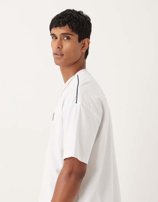 ASOS DESIGN – Vit t-shirt i oversize med passpoaler på axlarna och broderi, 3 av 5