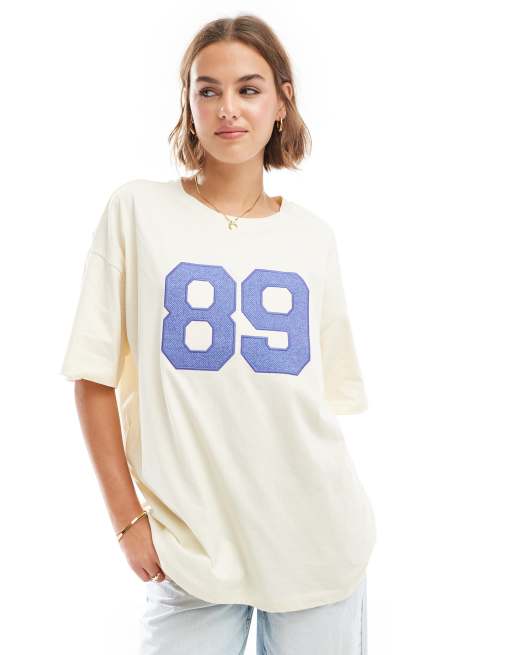 ASOS DESIGN – Vit t-shirt i oversize med påsydda applikationer i denim
