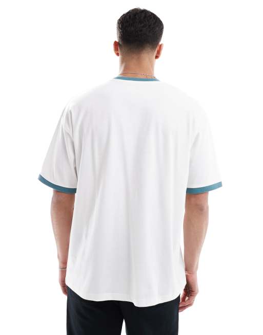 ASOS DESIGN – Vit t-shirt i oversize med sportigt tryck och kontrastfärgade kantränder, 4 av 4