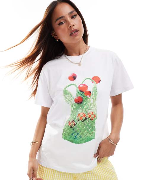 ASOS DESIGN – Vit t-shirt i oversize med tryck av frukt och nätpåse - view 1