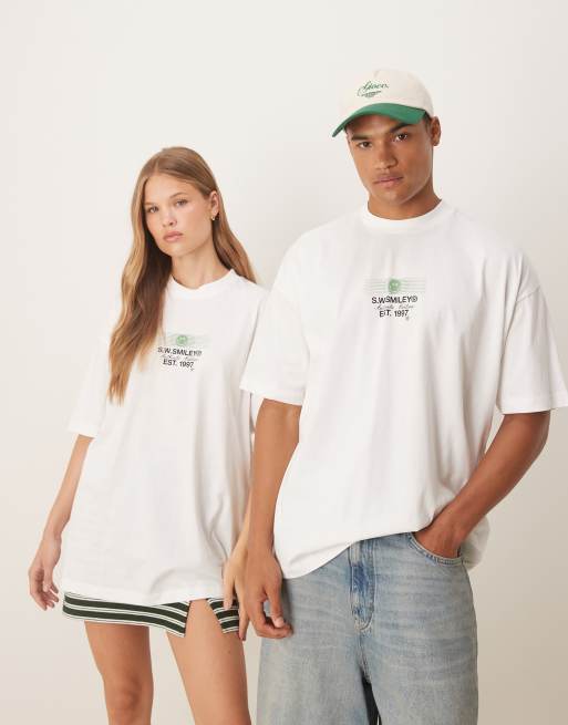 ASOS DESIGN – Vit t-shirt i oversize och unisex-modell med grönt, licenserat S.W Smiley-tryck, 2 av 4