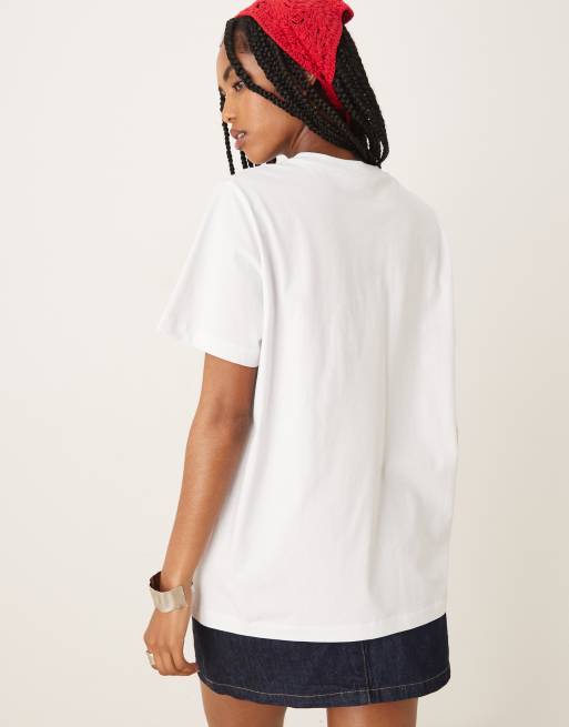 ASOS DESIGN – Vit t-shirt i regular fit med La Dolce Vita- och tomattryck, 4 av 4