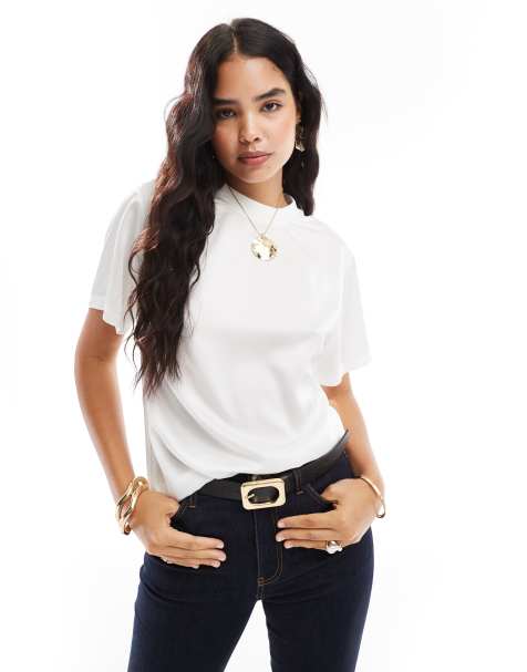 ASOS DESIGN – Vit t-shirt i satin med ribbad halsringning - view 1