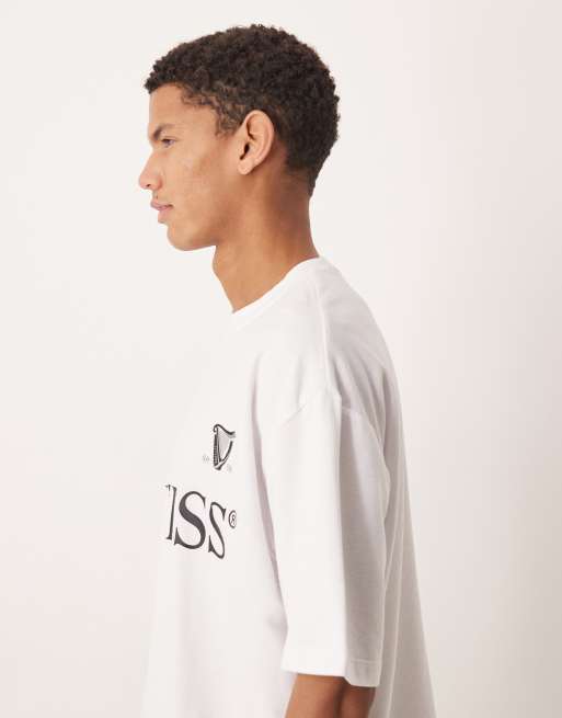 ASOS DESIGN – Vit t-shirt i unisex-modell och oversize med Guinness-tryck, 4 av 5