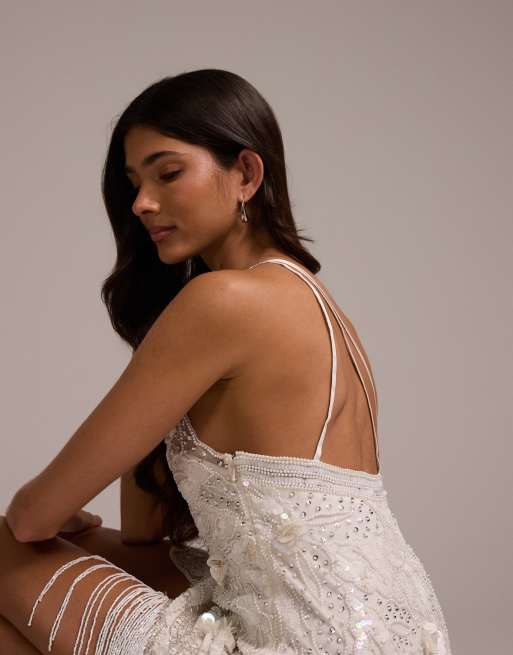 ASOS DESIGN – Vit, utsmyckad och enaxlad midiklänning med utskurna detaljer och asymmetrisk fåll med fransar, 4 av 5
