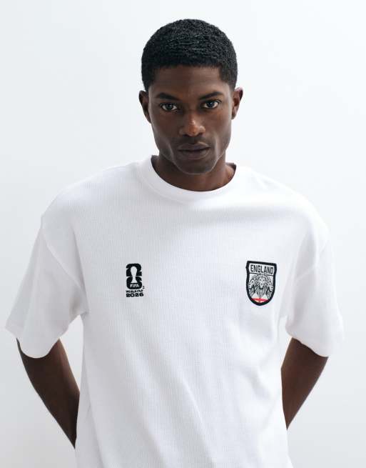 ASOS DESIGN – Vit, våfflad t-shirt i oversized fit med FIFA World Cup England-tryck, 2 av 5