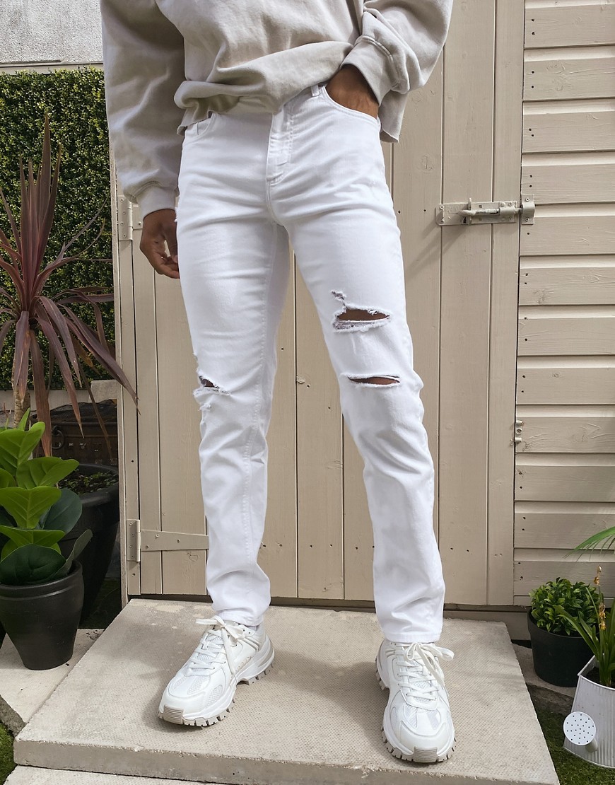 ASOS DESIGN – Vita avsmalnande jeans med stretch och revor
