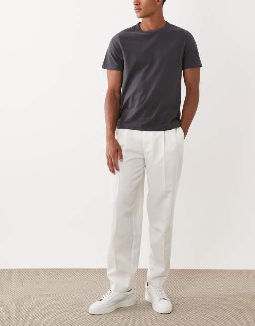 ASOS DESIGN – Vita, figursydda, avsmalnande byxor i oversize med veck, 2 av 5