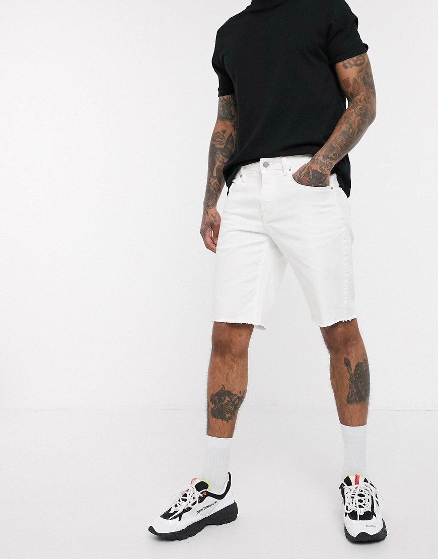 ASOS DESIGN - Vita jeansshorts med smal passform i lång modell