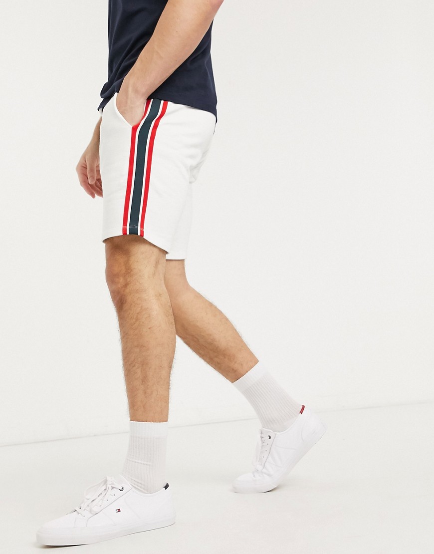 ASOS DESIGN – Vita jersey-shorts med extra smal passform och stickad rand i sidan