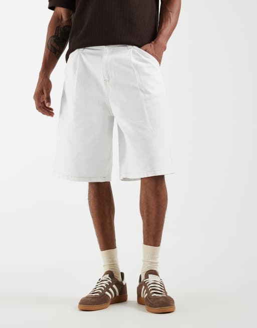ASOS DESIGN – Vita, lediga jeanshorts med kontrastsömmar och veck, 2 av 5
