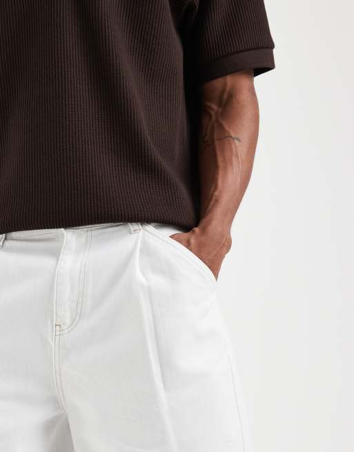 ASOS DESIGN – Vita, lediga jeanshorts med kontrastsömmar och veck, 3 av 5