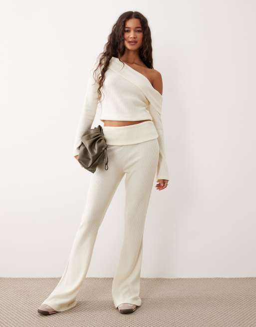 ASOS DESIGN – Vita, mjuka, borstade, ribbade byxor med vida ben, del av set