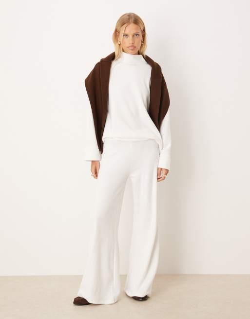 ASOS DESIGN – Vita, mjuka byxor med vida ben
