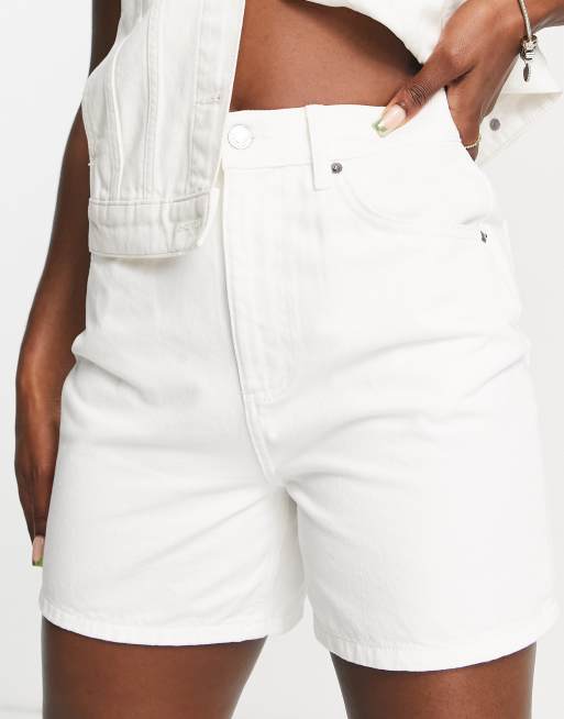 ASOS DESIGN – Vita mom shorts med hög midja och slouchy passform