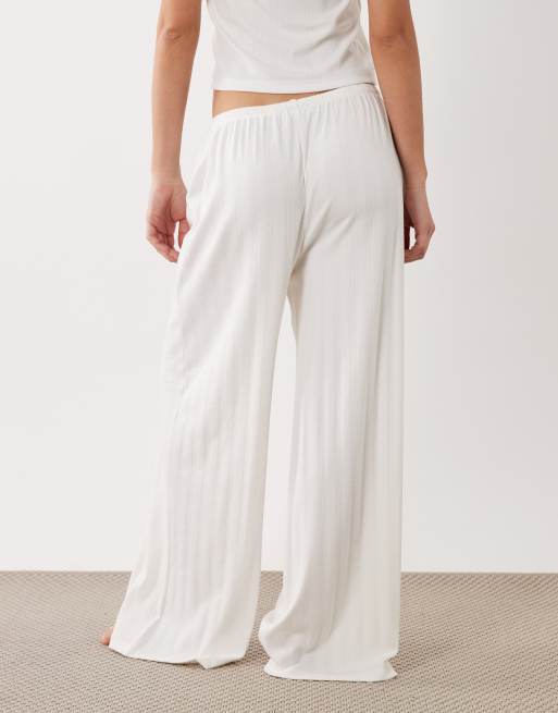 ASOS DESIGN – Vita, pointellestickade pyjamasbyxor med vida ben och rosdetalj, 4 av 4