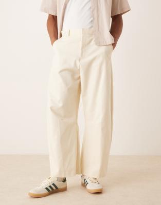 ASOS DESIGN – Vita, vida chinos i uppklädd stil med barrelben av bomull - view 1