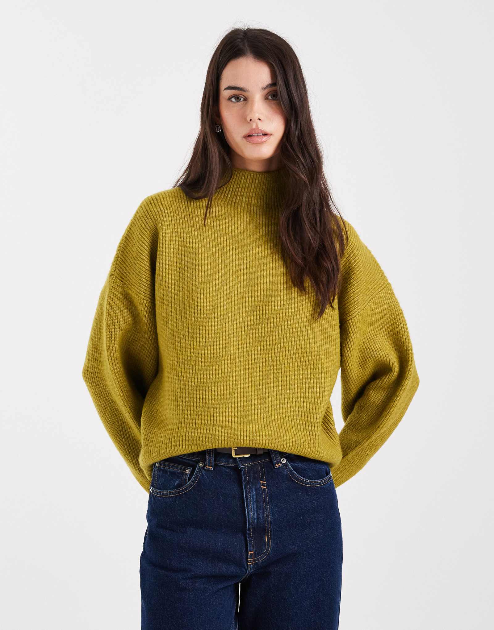 Свитер с объемным рукавом и воронкообразным вырезом ASOS DESIGN зеленого цвета