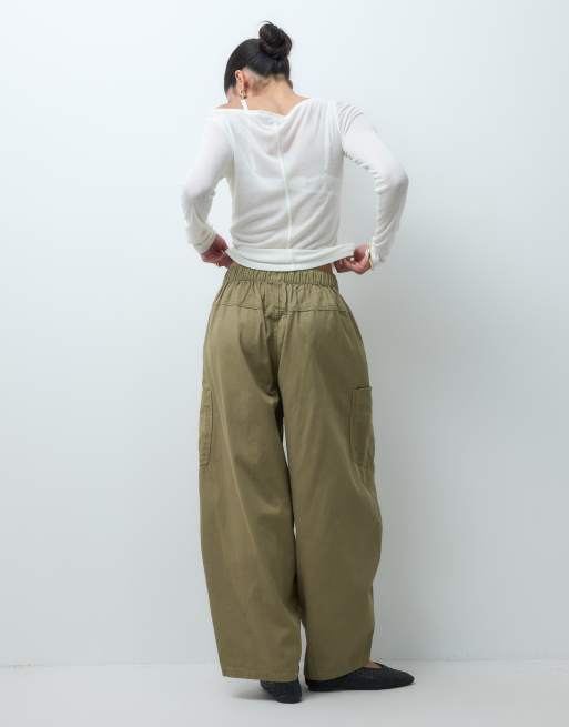 ASOS DESIGN volumineuze utility-broek in kaki, 4 van 5