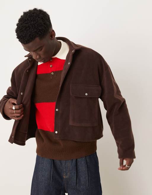 ASOS DESIGN – Voluminöse Oversize-Hemdjacke aus braunem Fleece mit kurzem Schnitt