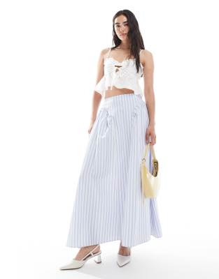 ASOS DESIGN - Voluminöser, gestreifter Maxirock mit Nahtdetails-Rosa