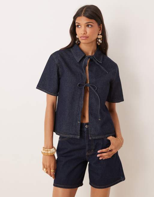 ASOS DESIGN – Vor gebundenes, kurzärmliges Jeans-Oberteil in Rinse-Waschung, 2 von 4