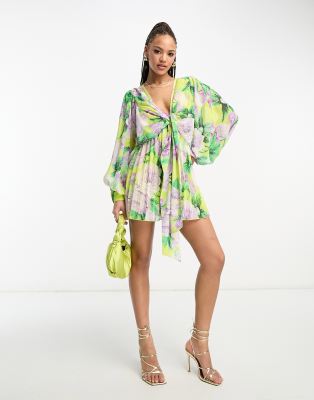 ASOS DESIGN - Vorn gebundener, plissierter Playsuit in Gelb mit Fledermausärmeln und Blumenmuster