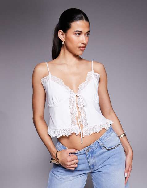 ASOS DESIGN – Vorne gebundenes, geschmeidiges Oberteil in Weiß mit Spitzenborte - view 1