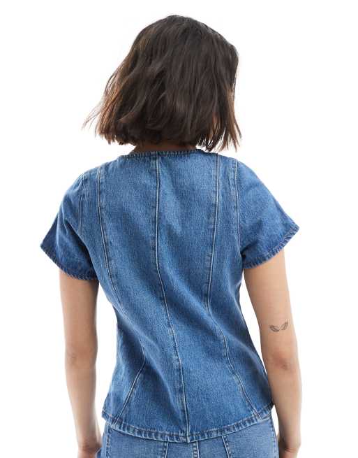 ASOS DESIGN – Vorne gebundenes, kurzärmliges Denim-Oberteil in Mittelblau, 4 von 4