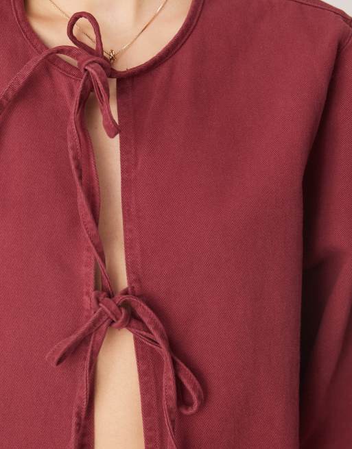ASOS DESIGN – Vorne gebundenes, langärmliges Denimoberteil in Burgunderrot, 3 von 4