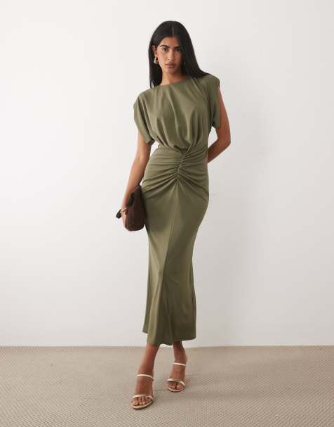 ASOS DESIGN – Vorne gerafftes Midikleid in Khaki mit strukturierter Schulterpartie - view 1