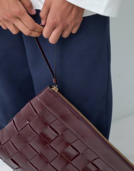 ASOS DESIGN vævet flad portfolio-clutch i burgundy, 3 af 4
