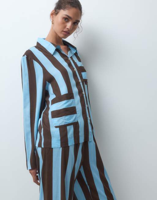 ASOS DESIGN vævet modal pyjamassæt med lange ærmer i blå striber, 2 af 4