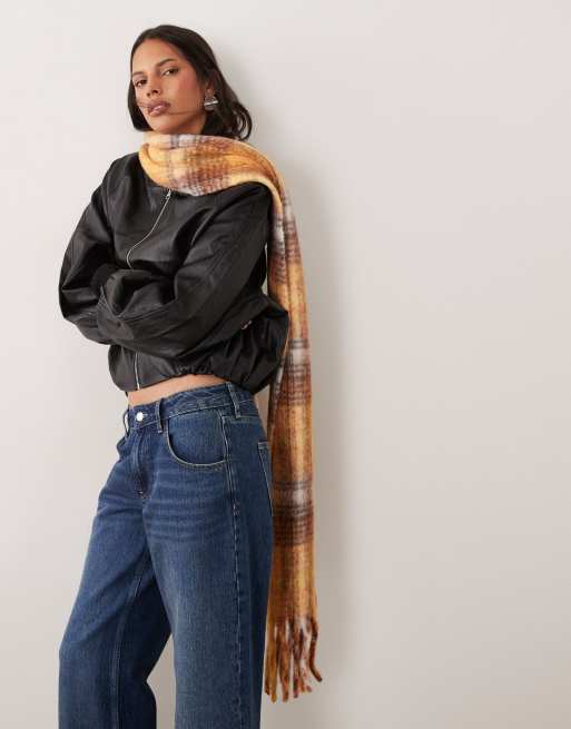 ASOS DESIGN vævet tørklæde med ternet design i orange og brun, 2 af 3