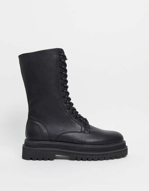 ASOS DESIGN – Wadenhohe Schnürstiefel aus schwarzem Kunstleder mit dicker Sohle