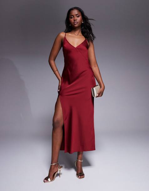 ASOS DESIGN – Wadenlanges Kleid aus Satin in Dunkelrot mit V-Ausschnitt, Schlitz und Nahtdetail - view 1