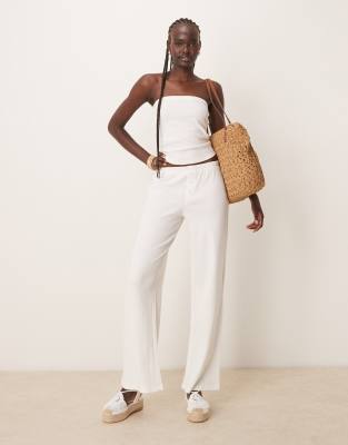 ASOS DESIGN - Waffelhose in Creme mit weitem Bein-Weiß