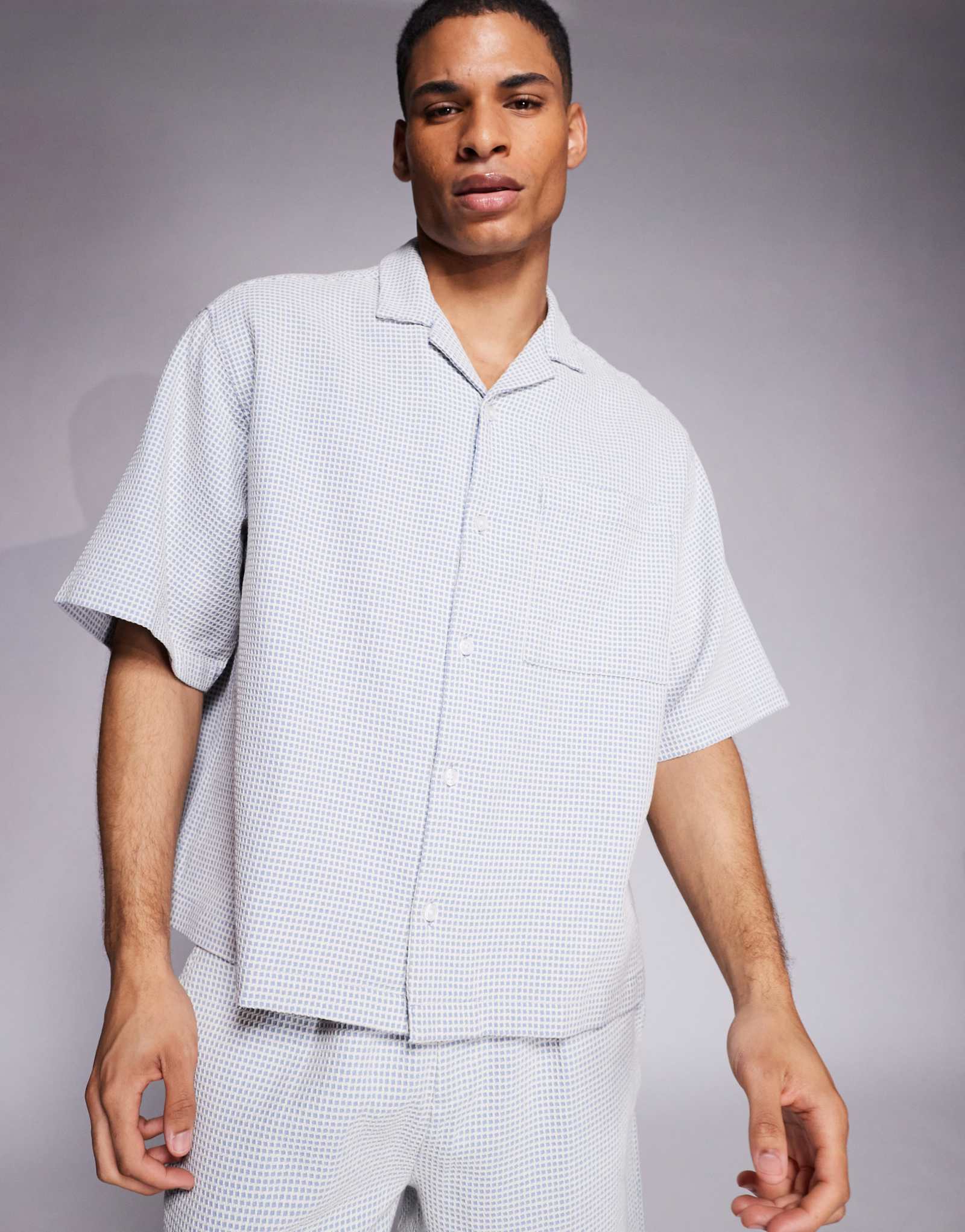 Сине-белая рубашка с воротником-стойкой ASOS DESIGN waffle regular camp - часть комплекта