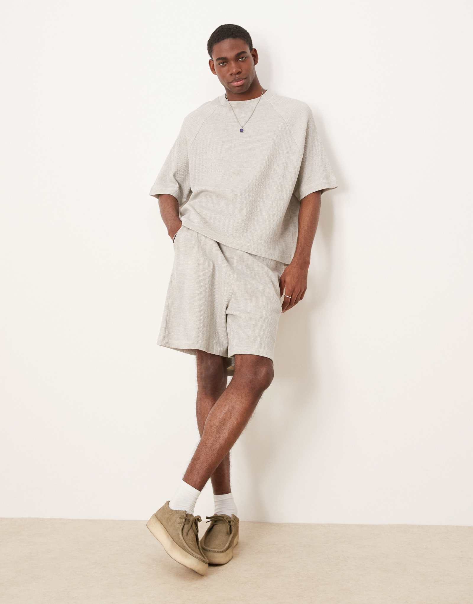 Шорты ASOS DESIGN с вафельной текстурой бежевого цвета