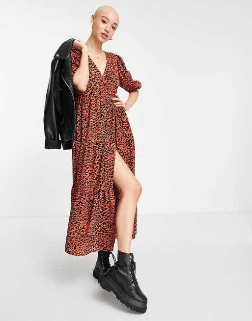 ASOS DESIGN – Warstwowa luźna sukienka midi w kolorze czerwonym w zwierzęcy wzór z kopertowym przodem