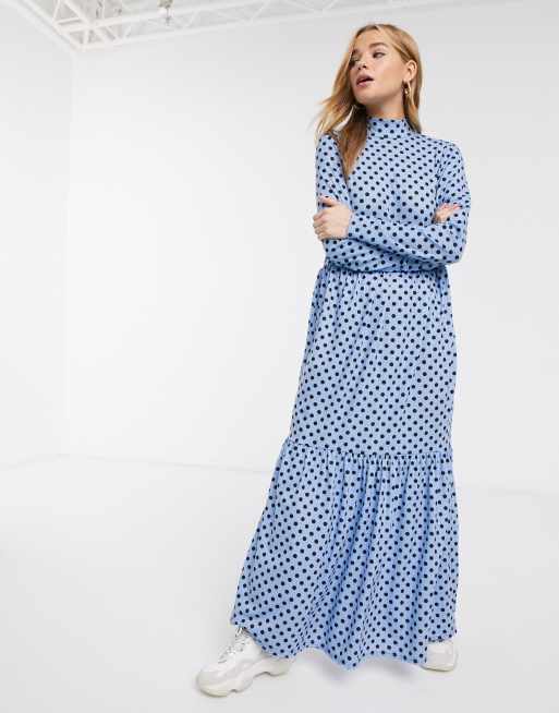 ASOS DESIGN - Warstwowa sukienka maxi z długim rękawem w niebieskie kropki  | ASOS